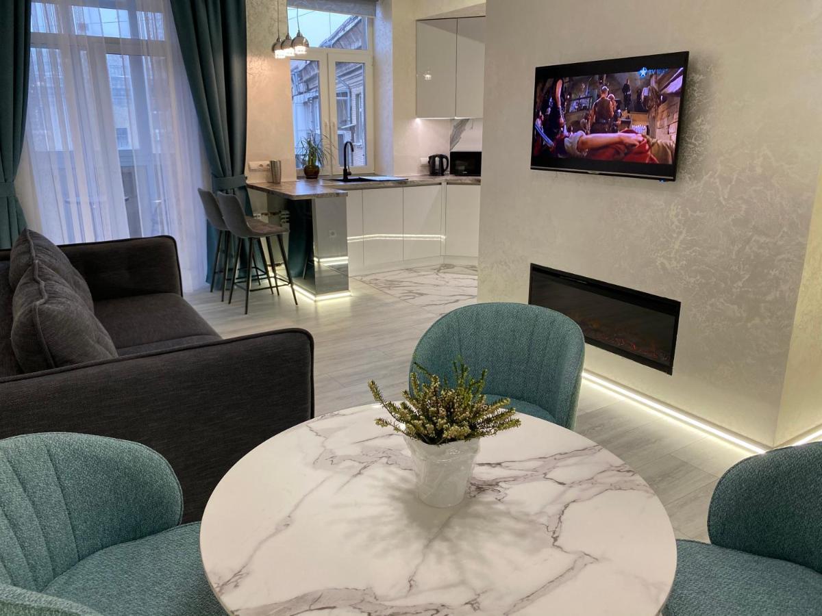 Panorama Luxury Apartment In The House With A Spire, A Historical Building In The City Centre Charkiv Exteriör bild