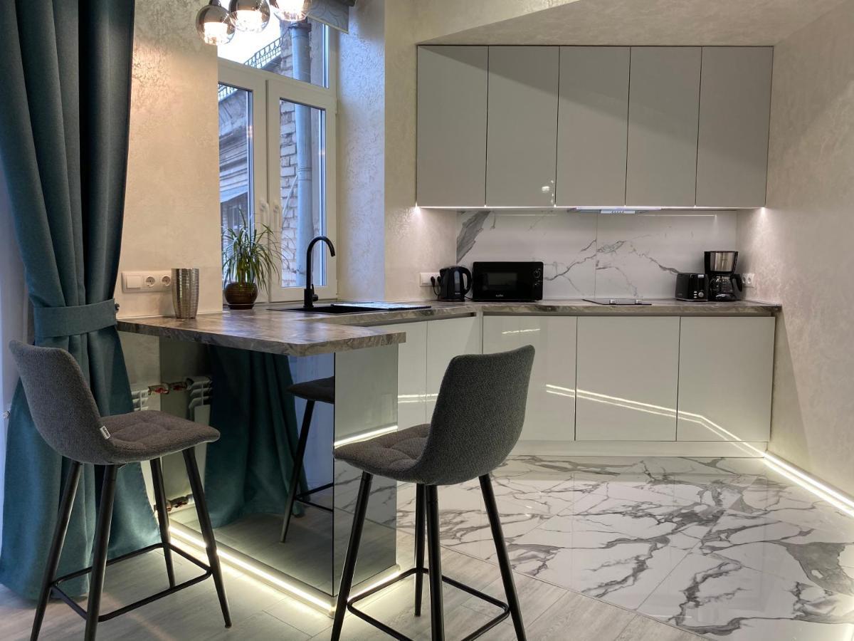 Panorama Luxury Apartment In The House With A Spire, A Historical Building In The City Centre Charkiv Exteriör bild