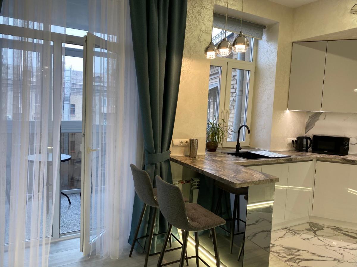 Panorama Luxury Apartment In The House With A Spire, A Historical Building In The City Centre Charkiv Exteriör bild