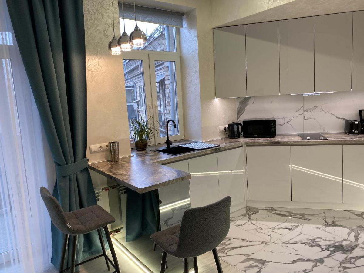 Panorama Luxury Apartment In The House With A Spire, A Historical Building In The City Centre Charkiv Exteriör bild