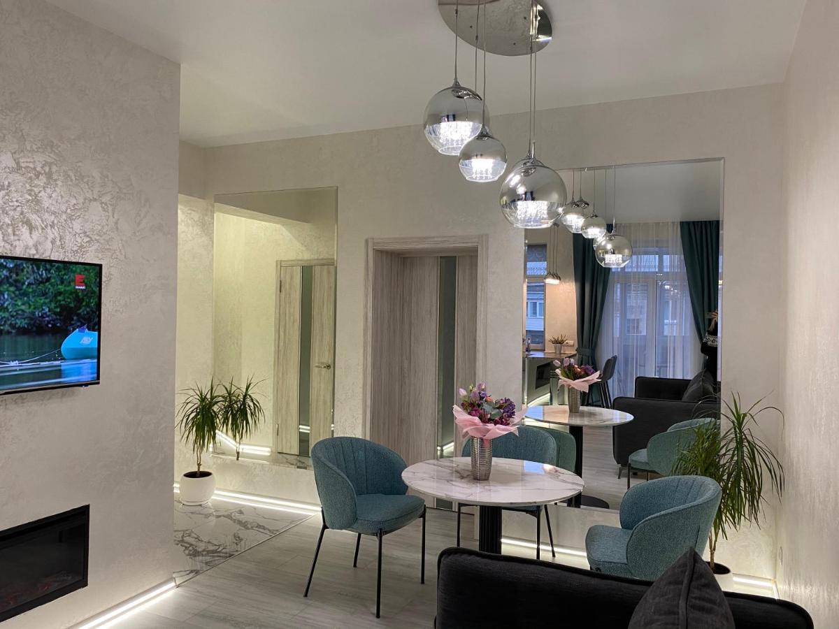 Panorama Luxury Apartment In The House With A Spire, A Historical Building In The City Centre Charkiv Exteriör bild