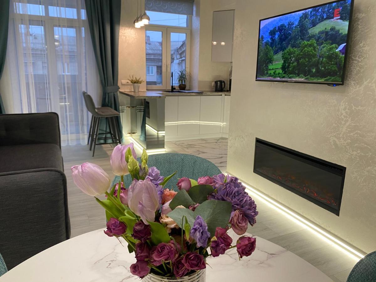 Panorama Luxury Apartment In The House With A Spire, A Historical Building In The City Centre Charkiv Exteriör bild