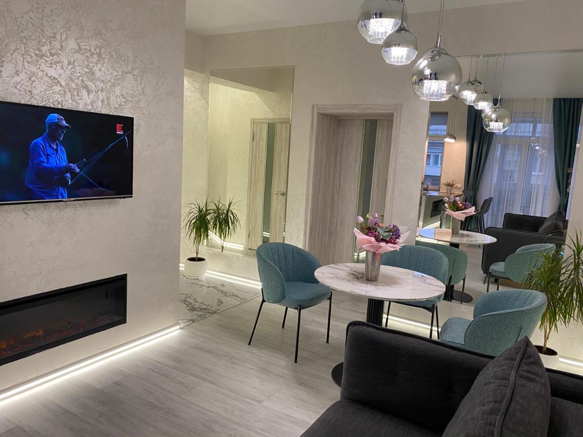 Panorama Luxury Apartment In The House With A Spire, A Historical Building In The City Centre Charkiv Exteriör bild