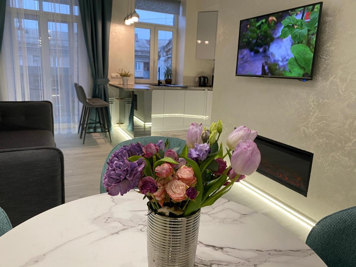 Panorama Luxury Apartment In The House With A Spire, A Historical Building In The City Centre Charkiv Exteriör bild