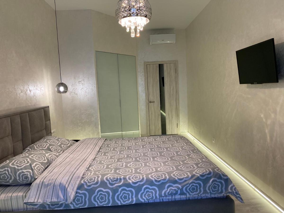 Panorama Luxury Apartment In The House With A Spire, A Historical Building In The City Centre Charkiv Exteriör bild