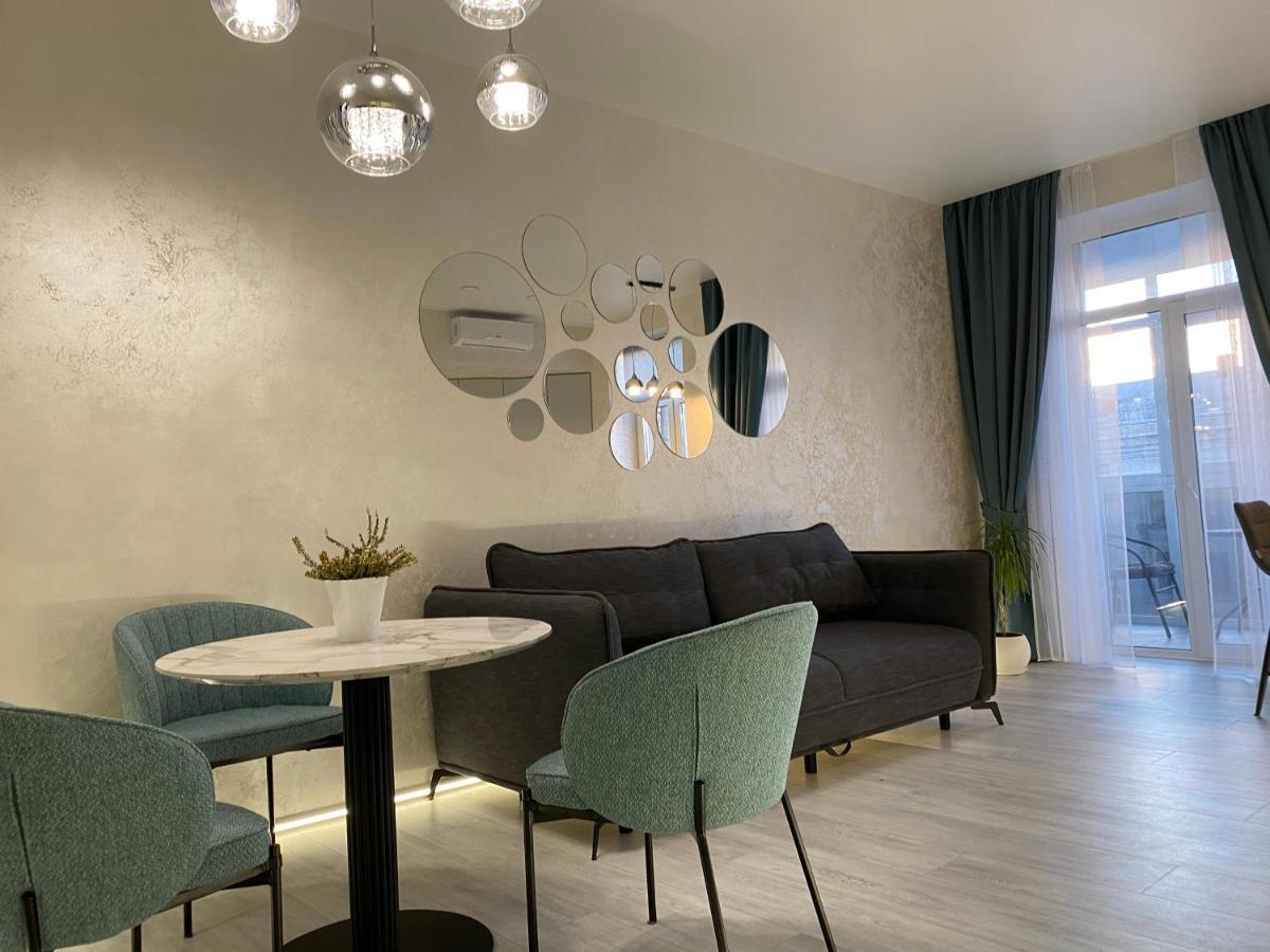 Panorama Luxury Apartment In The House With A Spire, A Historical Building In The City Centre Charkiv Exteriör bild