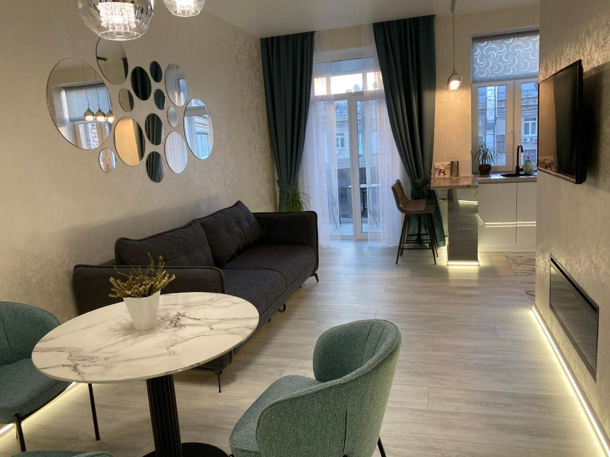 Panorama Luxury Apartment In The House With A Spire, A Historical Building In The City Centre Charkiv Exteriör bild