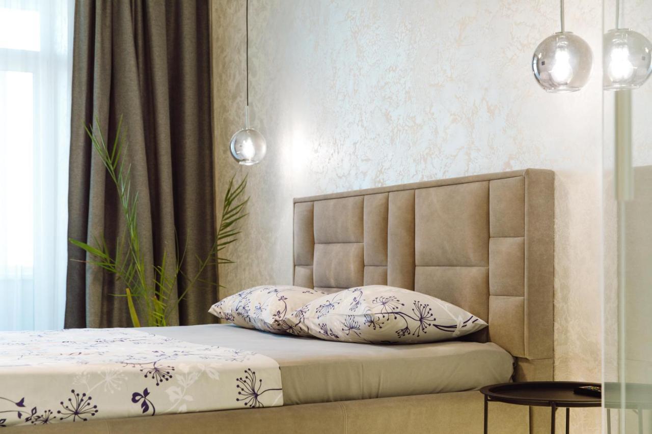 Panorama Luxury Apartment In The House With A Spire, A Historical Building In The City Centre Charkiv Exteriör bild