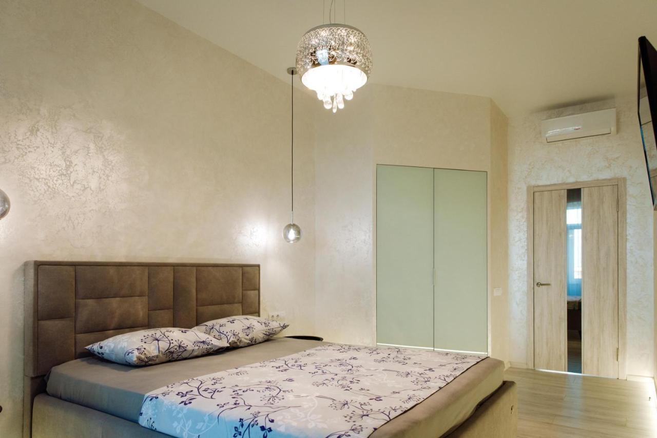 Panorama Luxury Apartment In The House With A Spire, A Historical Building In The City Centre Charkiv Exteriör bild